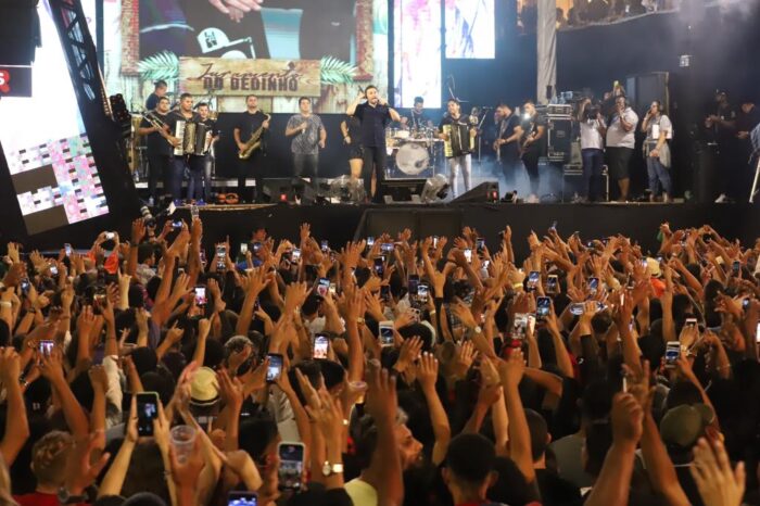 Mano Walter e Jorge de Altinho comandaram animação na 3ª noite de Forró Caju