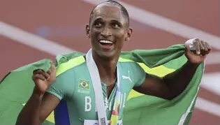 Alison dos Santos, o Piu, é campeão mundial dos 400m com barreira