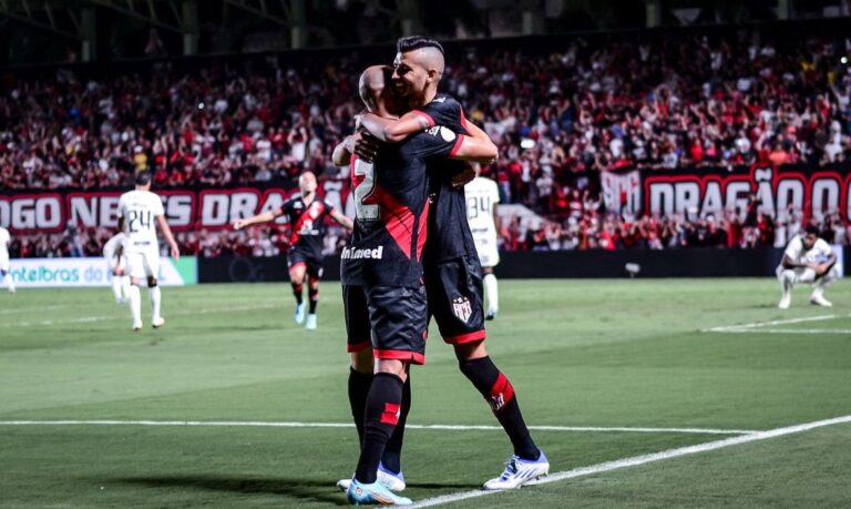 Corinthians perde para Atlético-GO na ida das quartas