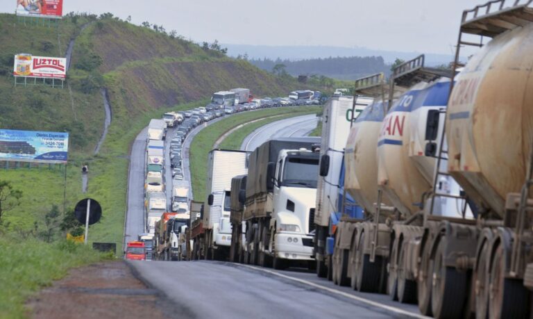 Transportadoras detêm 70,40% da execução do frete no País e caminhoneiros 29,60%