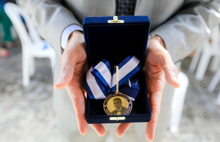 Professores da UFS recebem honraria por atuação em prol do fortalecimento da ciência, tecnologia e inovação