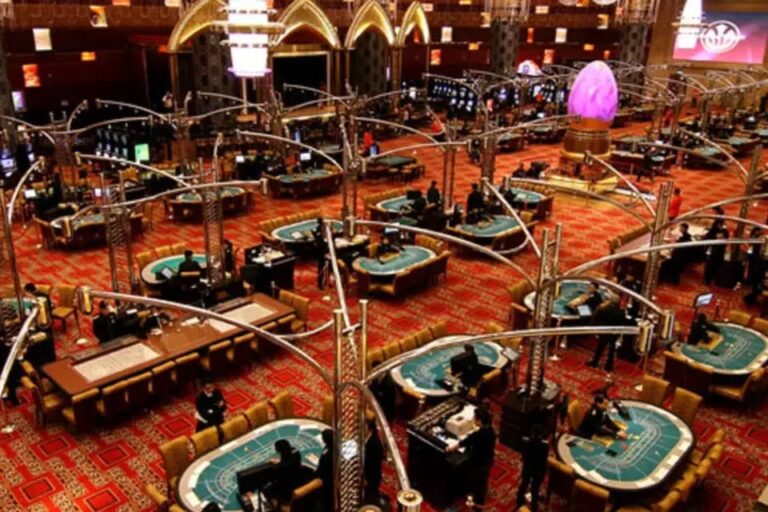 Macau fecha cassinos e entra em lockdown para conter surto de covid-19