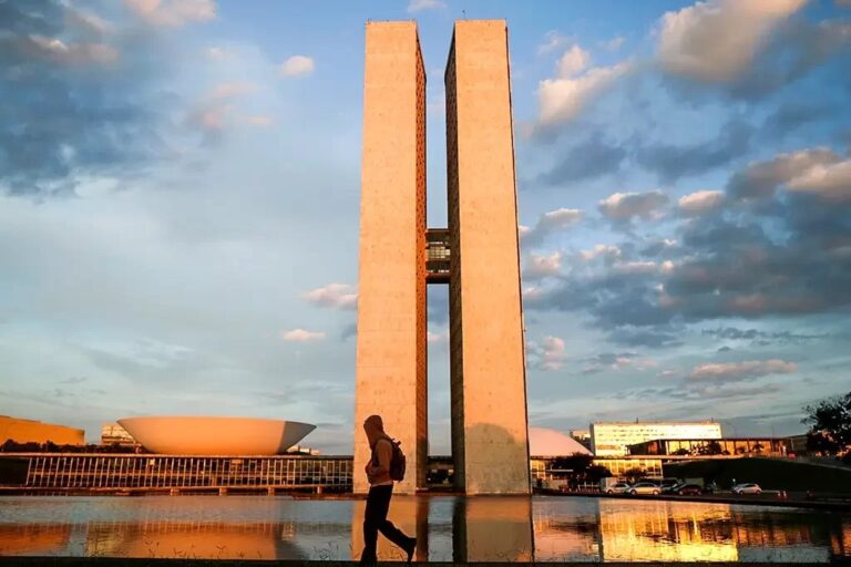 Ministros nomeados por Lula abrem 13 vagas no Congresso Nacional