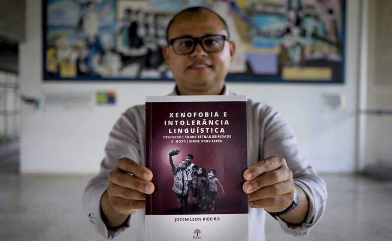 Professor da UFS lança livro sobre xenofobia e intolerância linguística