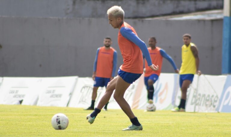 Confiança encara o Paysandu, em Belém-PA, neste sábado, 9