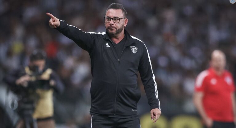 Argentino El Turco é demitido do comando técnico do Atlético-MG