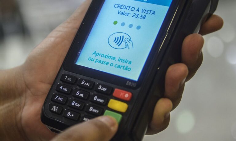 Associações criticam fim do parcelamento sem juros no cartão de crédito