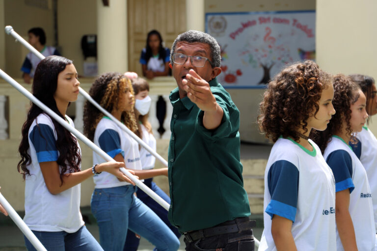 Escolas da rede estadual já se preparam para desfiles nos bairros