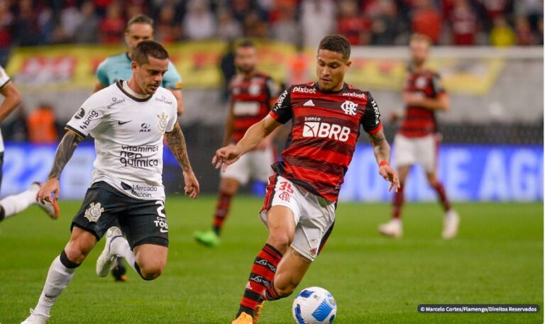 Duelo Flamengo x Corinthians define 1º semifinalista da Libertadores