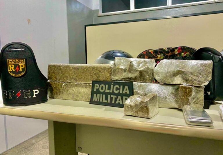 Radiopatrulha prende dois homens e apreende 4kg de maconha
