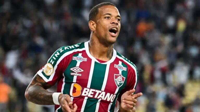 Fluminense faz gol relâmpago, vence Coritiba e é vice-líder do Brasileirão