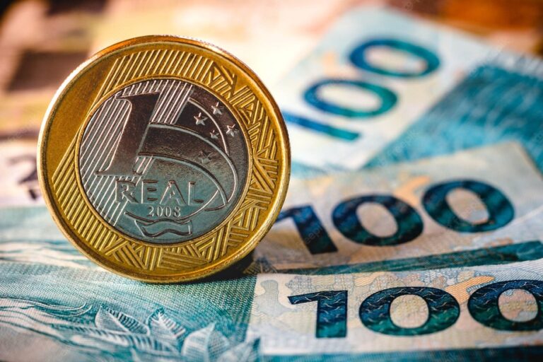 Salário mínimo sobe para R$ 1.302 em 1º de janeiro