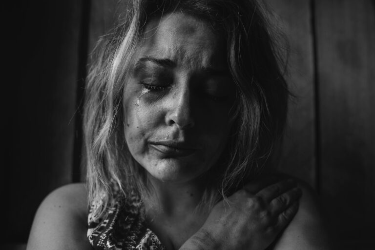 Violência contra a mulher: atitudes consideradas normais podem revelar relação abusiva