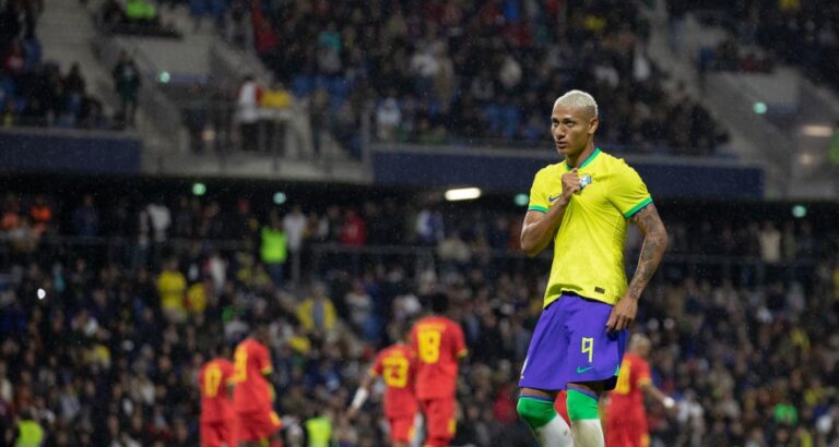 Com Richarlison artilheiro, Brasil derrota Gana em partida amistosa