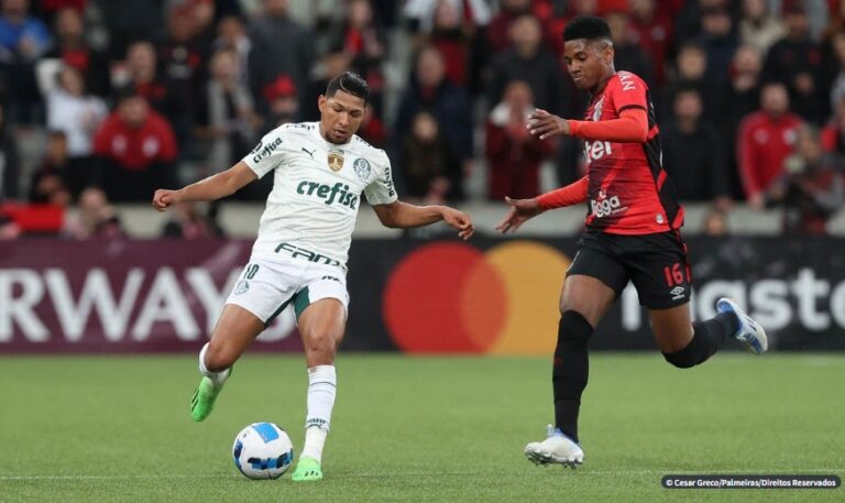Palmeiras e Athletico-PR decidem primeiro finalista da Libertadores
