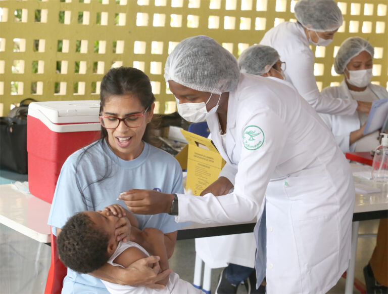 MPE recomenda, e Prefeitura de Aracaju inicia vacinação de alunos nas escolas