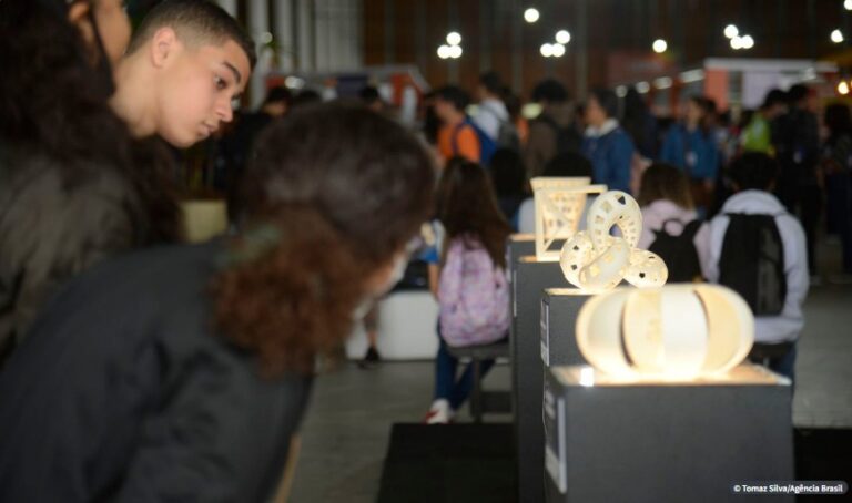 Festival da Matemática atrai mais de 5 mil estudantes no primeiro dia