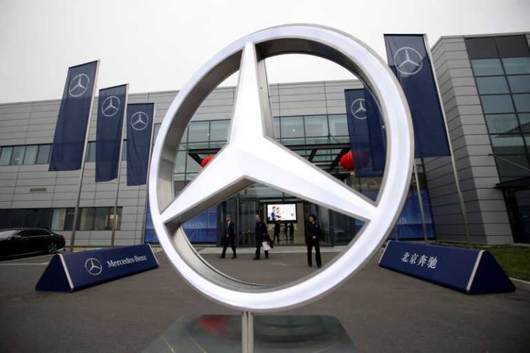 Mercedes-Benz anuncia que estenderá layoff até 31 de agosto
