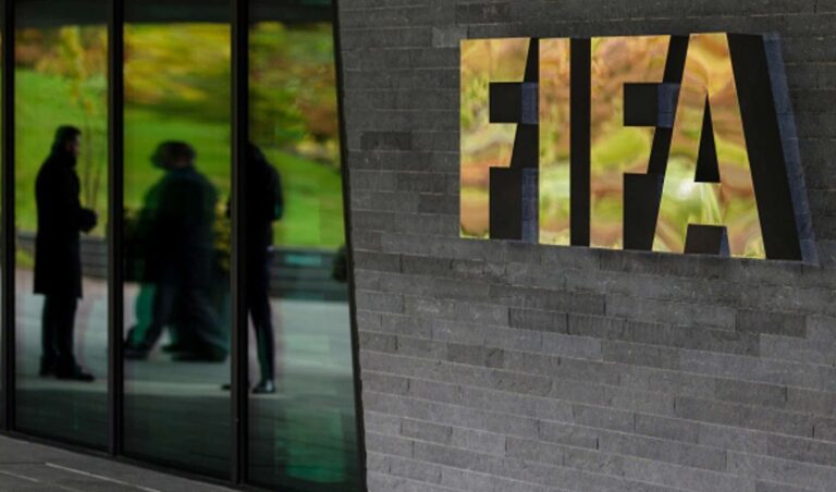Uefa agenda reunião de emergência sobre proposta de venda da Fifa