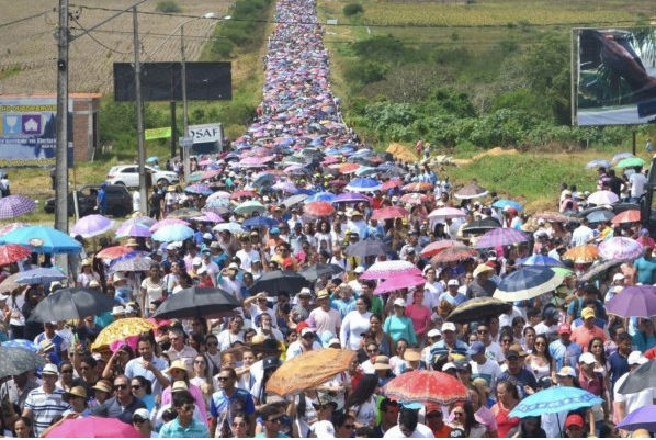 Romeiros percorrem 7 km em devoção à Nossa Senhora Aparecida