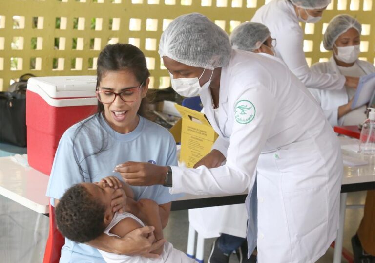 SMS inicia vacinação nas escolas e creches da rede particular