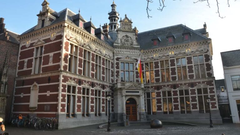 Universidade da Holanda oferece bolsa integral e R$ 62 mil para mestrado