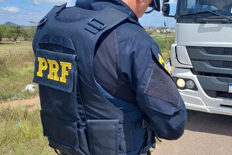 Malhada dos Bois/SE: PRF flagra motorista portando “rebites”