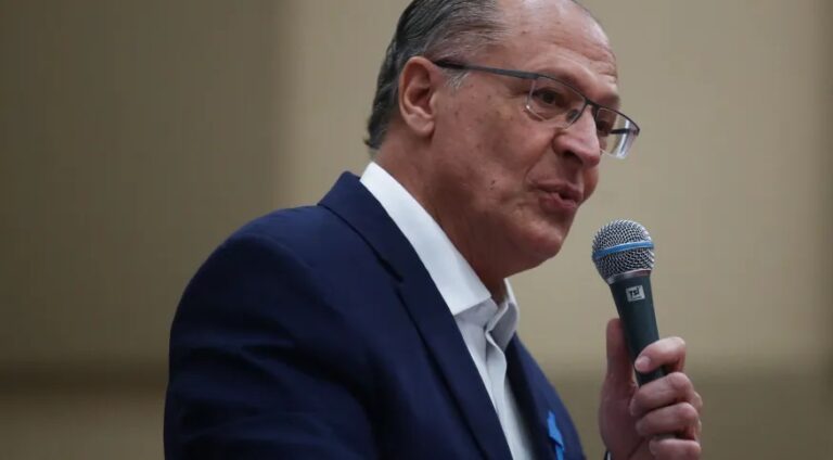 Alckmin defende comandante do Exército, mas critica militares
