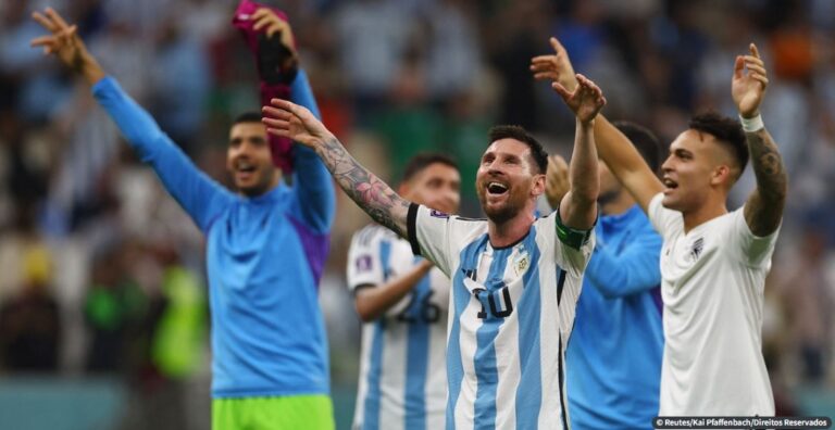 Messi e Fernández garantem vitória da Argentina sobre o México na Copa
