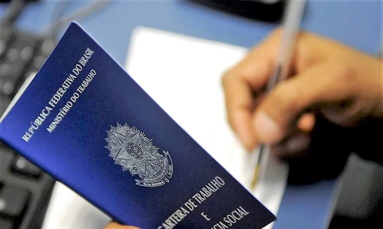 Mercado de trabalho formal cresce 3,6%; serviço público puxa alta