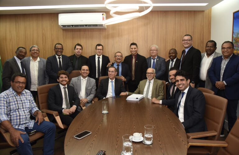 Edvaldo apresenta 14 Projetos de Lei à base aliada e vereadores de oposição se revoltam