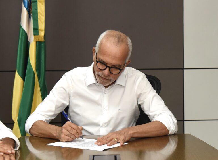 Repartições públicas municipais funcionarão até às 12h