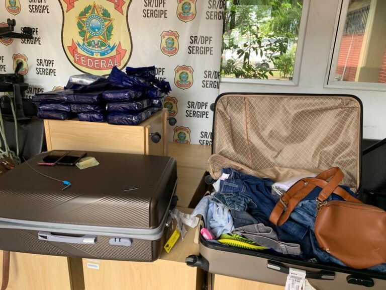 PF prende duas mulheres com 20 kg de skunk no aeroporto de Aracaju