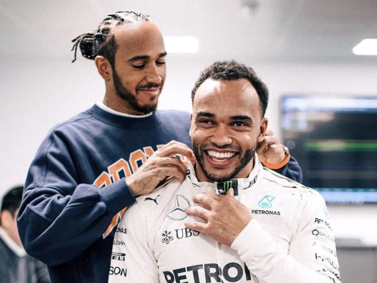 Lewis Hamilton realiza sonho do irmão com paralisia cerebral de dirigir simulado