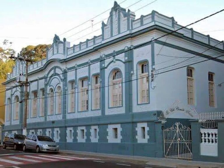 Aluno apreendido com machado em escola de MG confessa plano para ‘massacre’