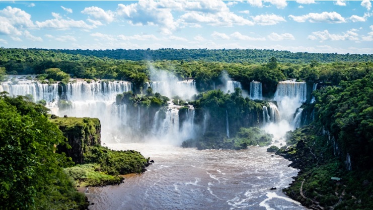 Cinco destinos nacionais para curtir as férias e o calor ao lado das crianças