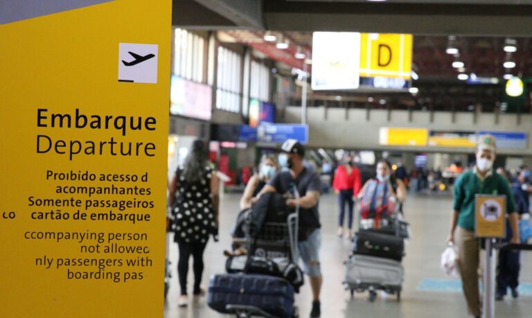 Aeronautas rejeitam acordo e paralisações entram no quinto dia
