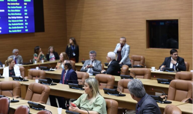 Deputados aprovam PEC sobre responsabilidade de repasse de ICMS