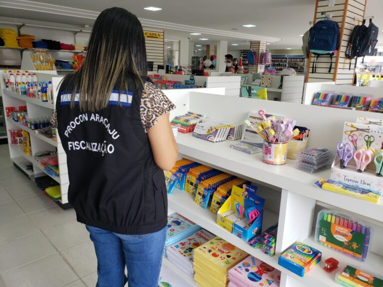 Procon Aracaju divulga pesquisa de preços de materiais escolares