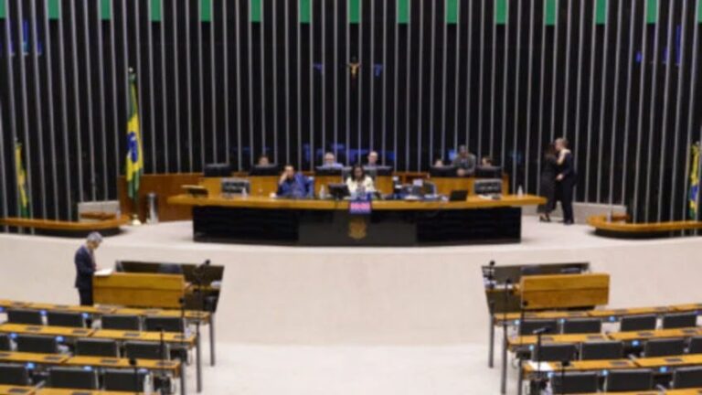 Congresso aprova aumento de salário de presidente, ministros e parlamentares