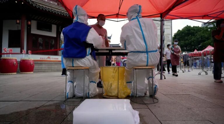 Autoridades chinesas estimam 250 milhões de infecções por Covid
