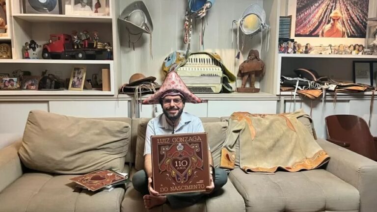 Paraibano coleciona em casa relíquias do ‘Rei do Baião’
