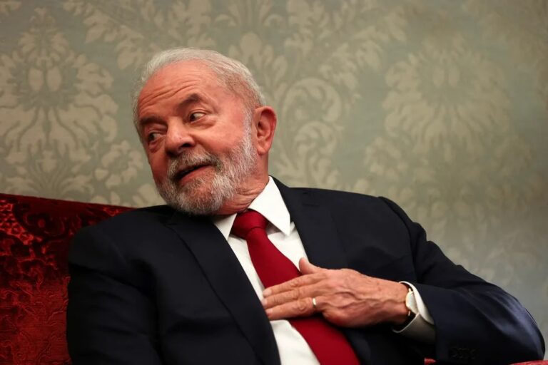 Exame de Lula na garganta se mostrou dentro da normalidade, diz boletim médico