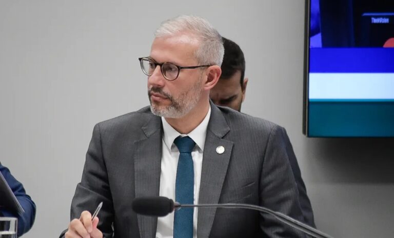 Ministro da Educação diz que será editada MP liberando recursos bloqueados