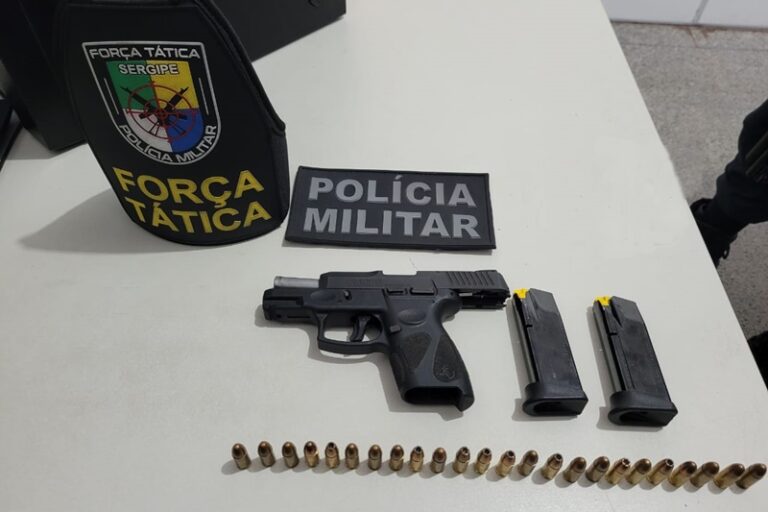 Homem transita armado na Zona Sul de Aracaju