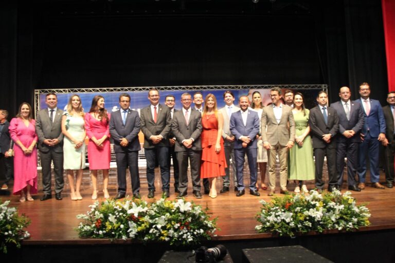 Fábio empossa os 19 secretários que irão compor o Governo