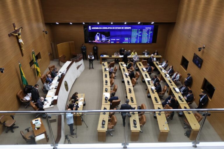 Deputados estaduais tomam posse em 1º de fevereiro