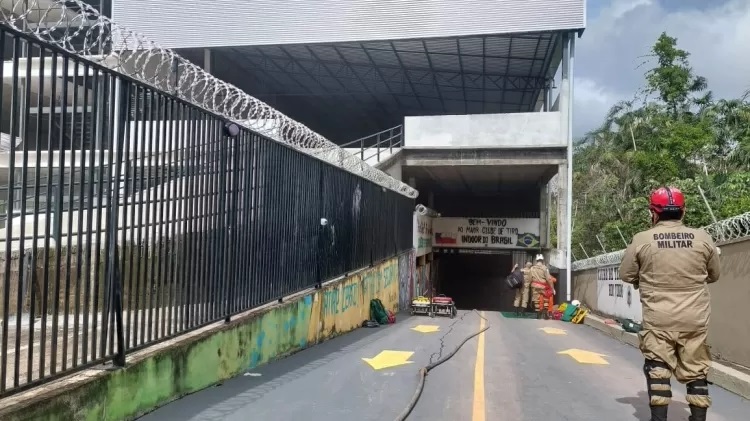 Explosão em clube de tiro deixa quatro mortos e um ferido