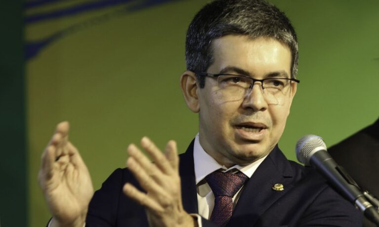 Parlamentares que apoiaram atos terroristas serão denunciados