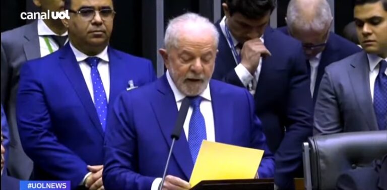 Em discurso de posse, Lula defende TSE e urnas sob violência de detratores